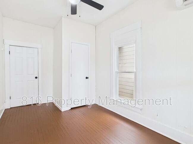 Building Photo - 411 Main St