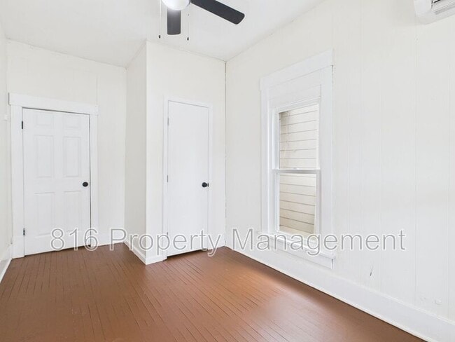 Building Photo - 413 Main St