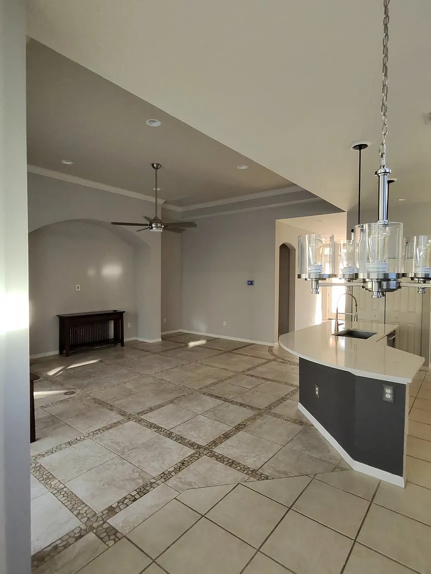 Large Living Room high ceilings with an oversized slider to the patio - 4353 Reflections Pky