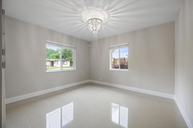 Building Photo - 1137 NE 1st Ave.