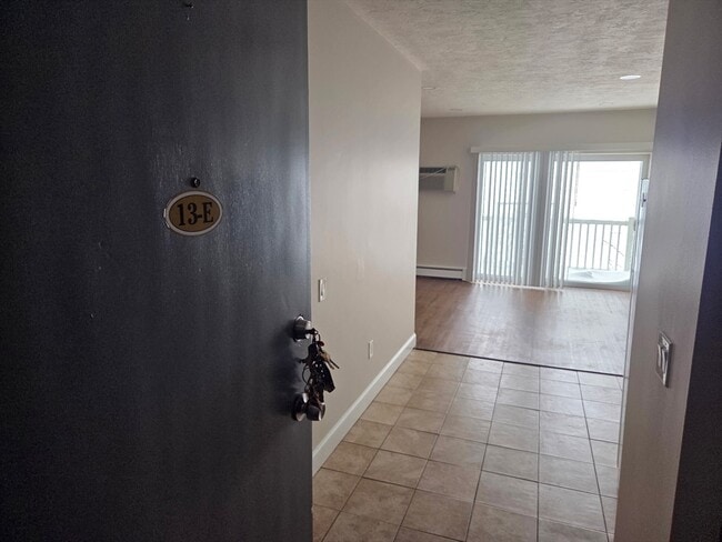 Building Photo - 25 Ekman St