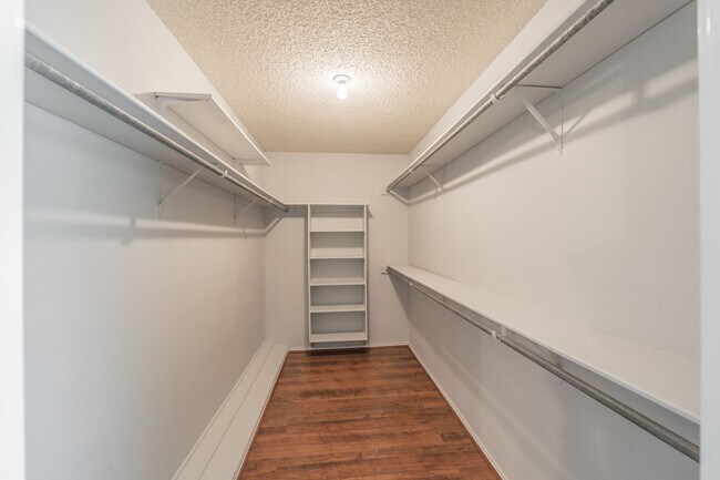 Building Photo - Charming Updated Home on Quiet Cul-de-Sac