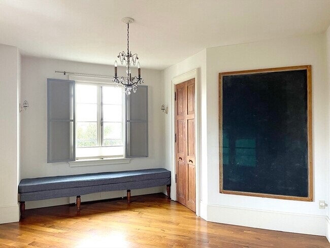 Building Photo - 918 Hale St