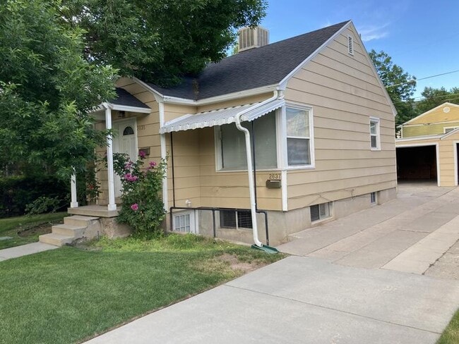 Building Photo - 2637 S Kenwood St