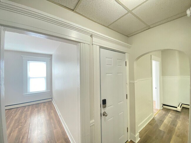 Building Photo - 43 Ashland St