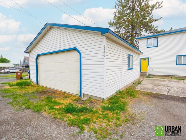 Building Photo - South Hill Gem! Spacious 3 Bedroom Home with Garage