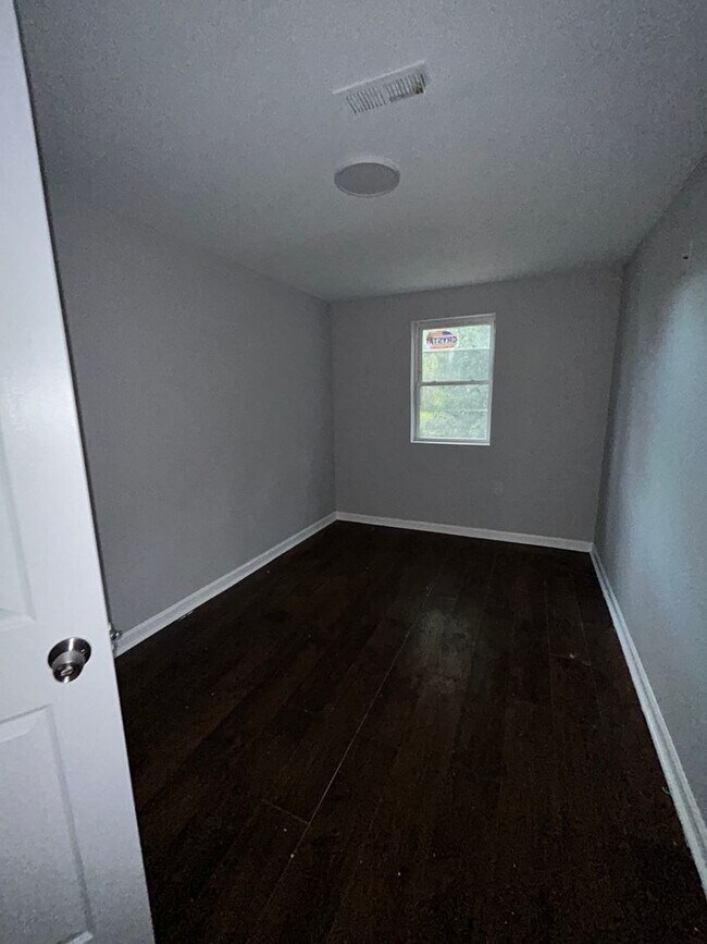 Building Photo - 24 E Abbottsford Ave