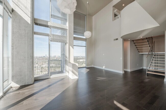 Primary Photo - Luxury Meets Location – Prime 1 Bed Near H...