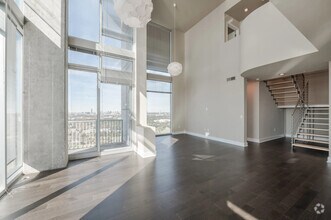 Building Photo - Luxury Meets Location – Prime 1 Bed Near H...