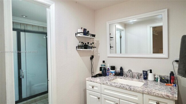 Building Photo - 741 E Coco Plum Cir