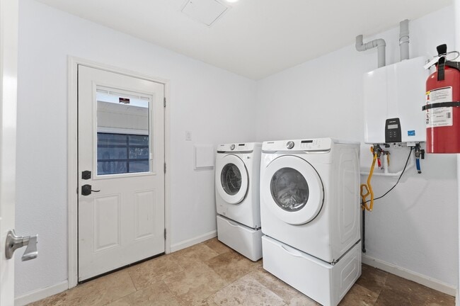 Building Photo - 5511 Queensloch Dr