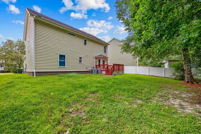 Building Photo - Beautiful 4-Bedroom, 3-Bath House