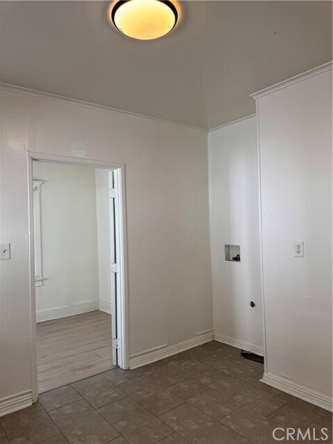 Building Photo - 1538 W 51st Pl