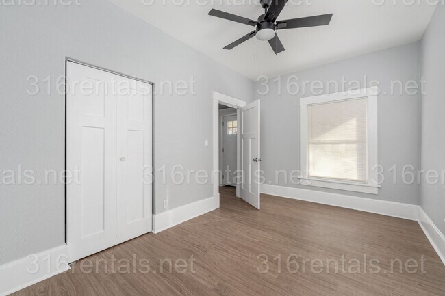 Building Photo - $850 - 1 bed 1 bath - Beautiful newly renovated Multi-family home located in Delano