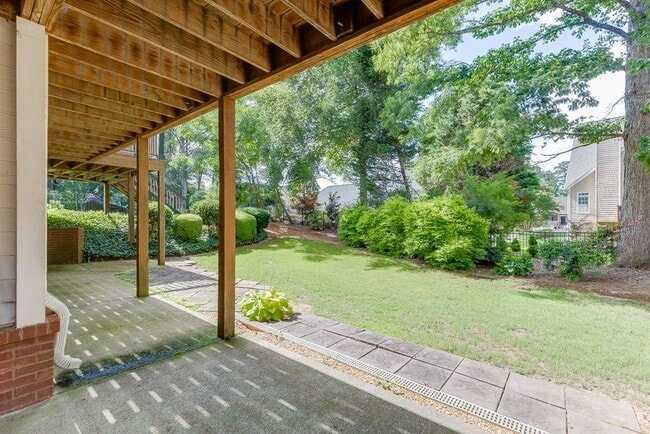 Building Photo - 2885 Towne Village Dr NW
