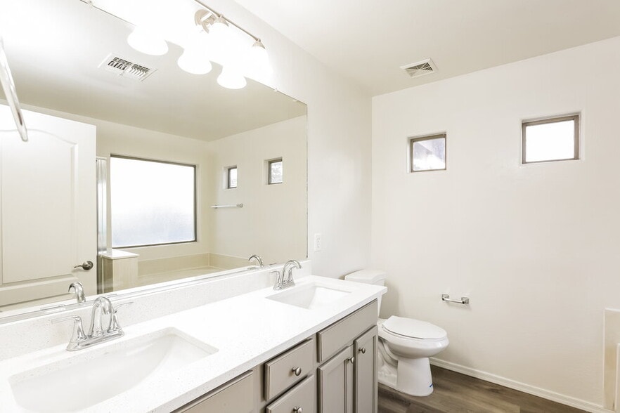 Building Photo - 1607 W Nancy Ln