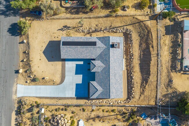Building Photo - 7760 Arrowhead Dr