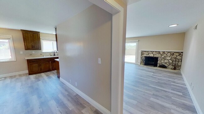 Building Photo - Coming Soon: Spacious 3Bd 2Ba College Park West Home