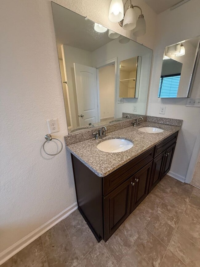 Building Photo - Spacious 4BR Home with Large Fenced Yard & Prime Location