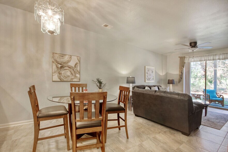 Building Photo - 1310 River Oaks Dr