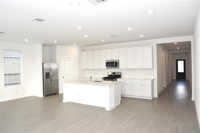 Building Photo - 10606 Summers Wy