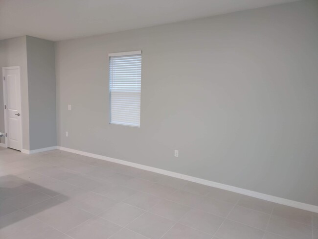Building Photo - 5385 Sunshine Dr