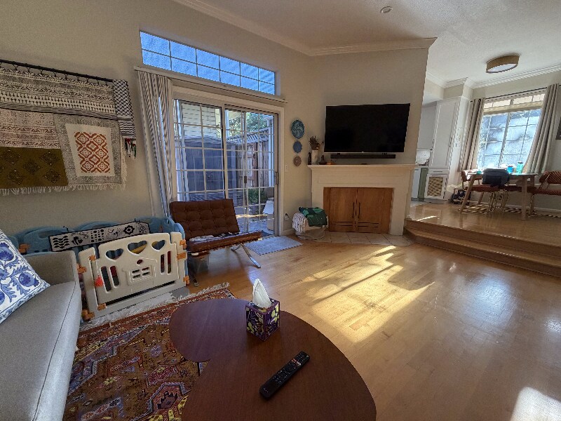 Building Photo - 558 N 3rd St