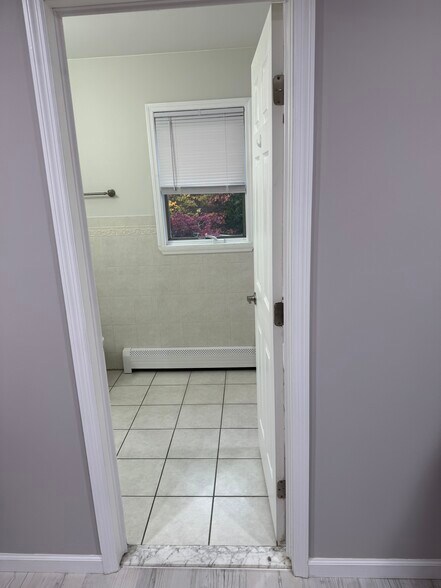 Building Photo - 18 Fairwood Ln