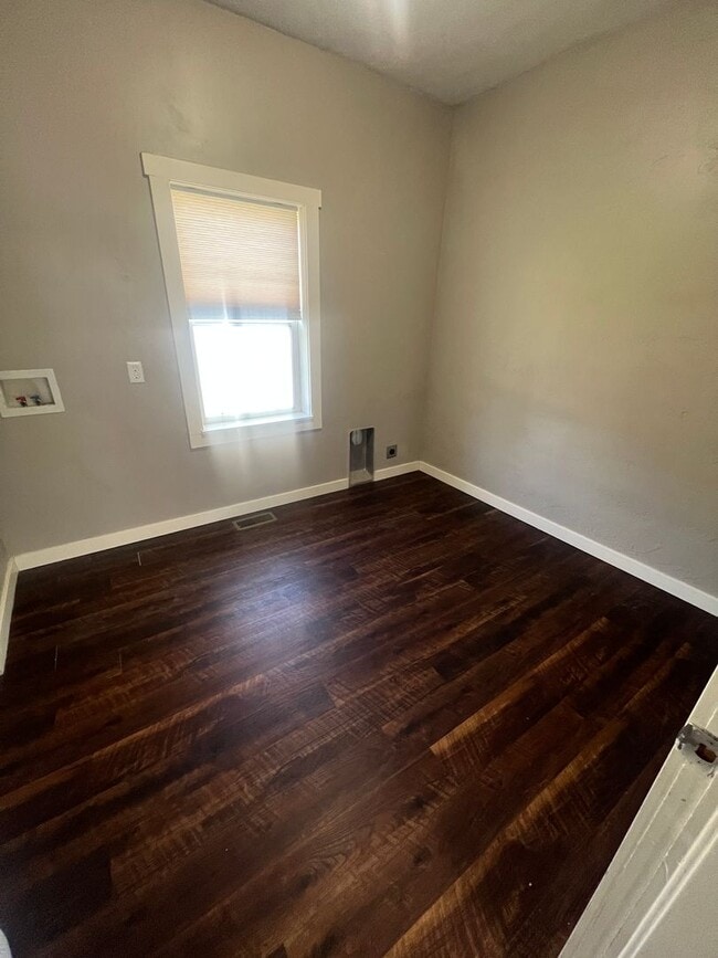 Building Photo - 604 N 10th Ave