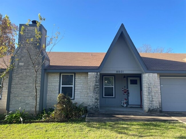 Building Photo - 8801 Pineridge Dr