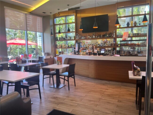 Building Photo - 2600 E Hallandale Beach Blvd