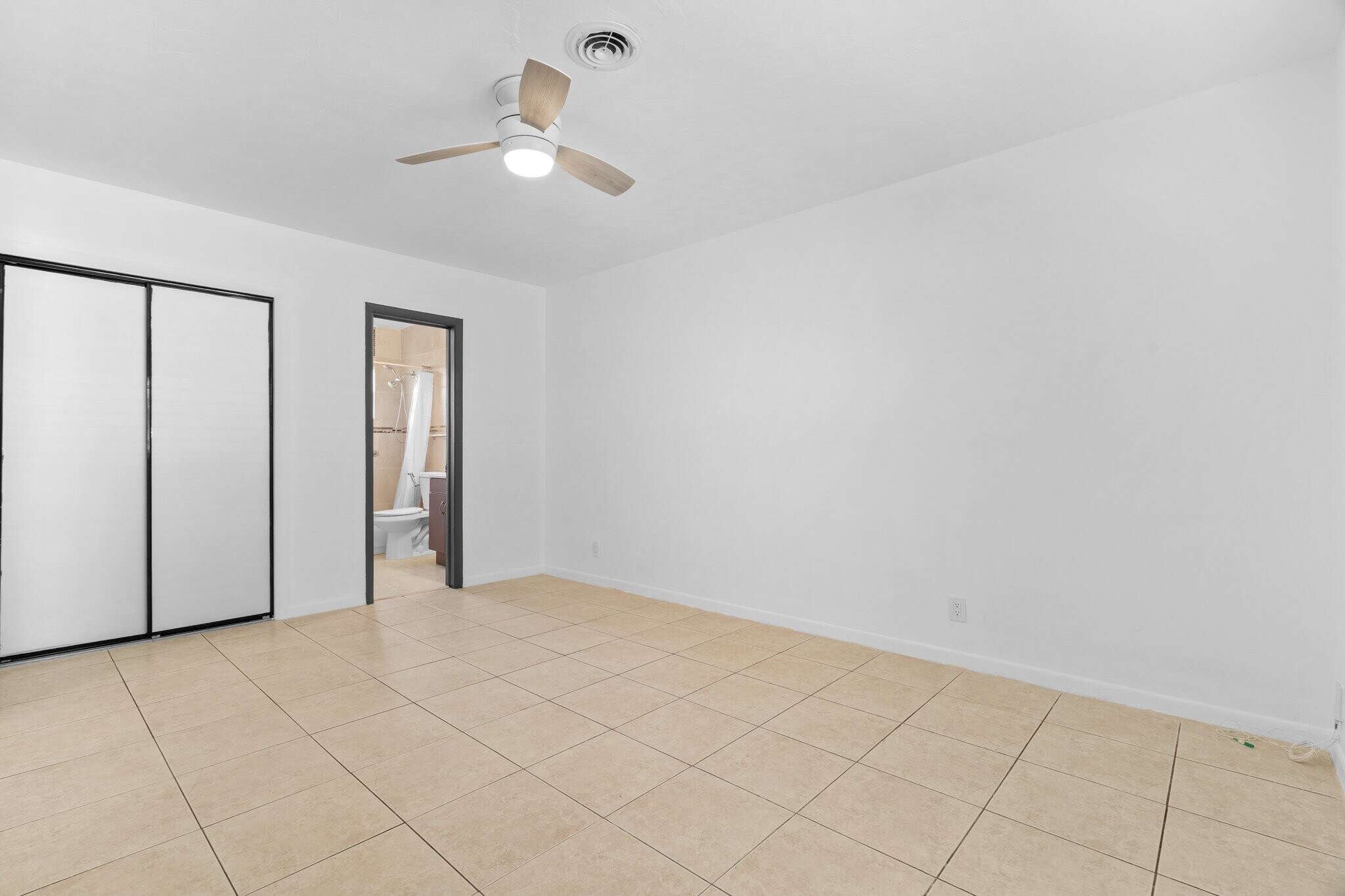 Building Photo - 2235 Coolidge St