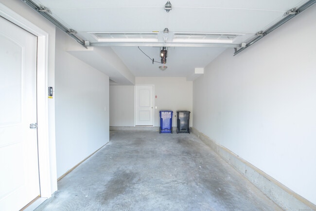 Building Photo - 337 Meadowside Rd