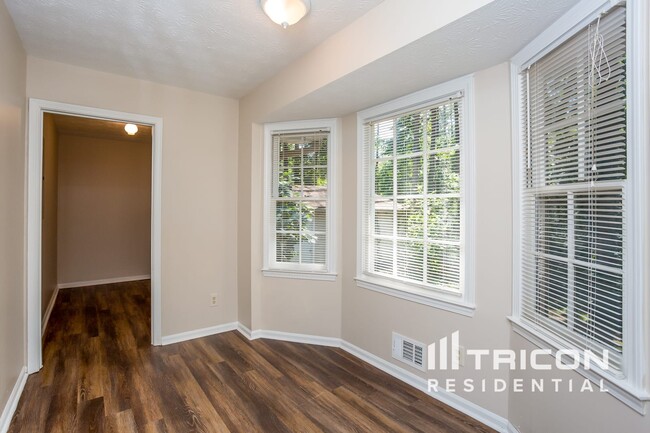 Building Photo - 507 Ironwood Ct SE