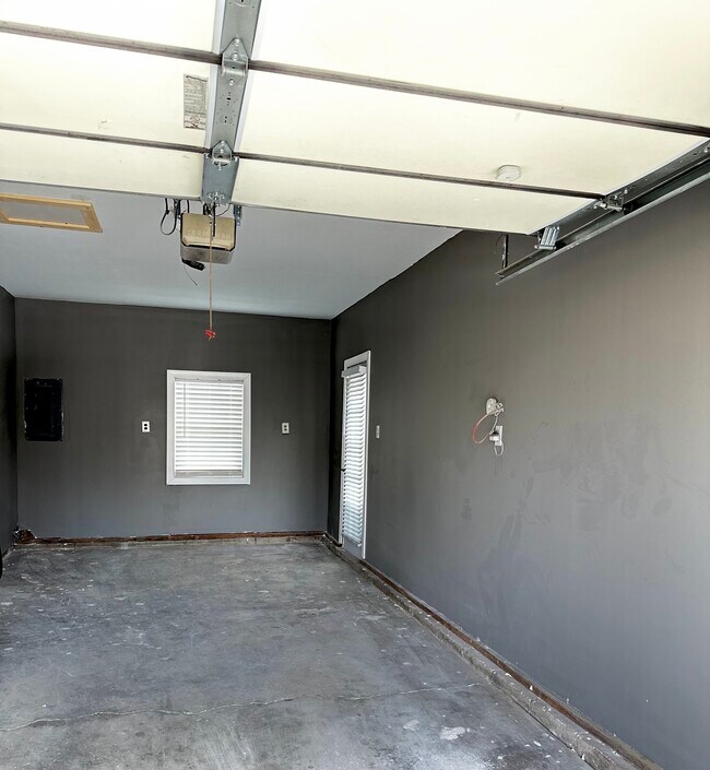 Building Photo - 4927 W Southern Ave