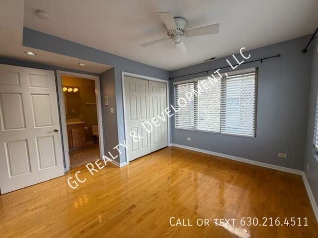 Building Photo - 220 Des Plaines Ave