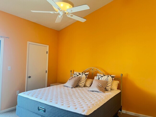 Building Photo - Furnished NMB Three-Bedroom Townhome is less than one mile from the Beach! Available Now!