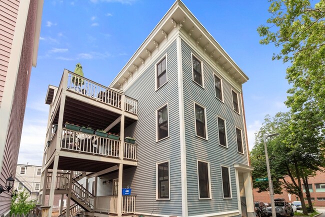 Building Photo - 75 Ferrin St