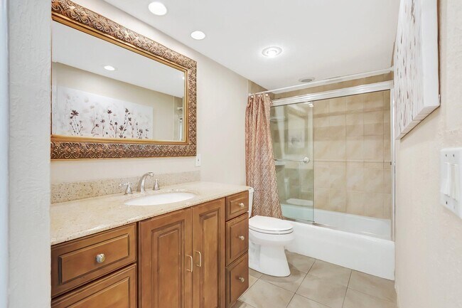 Building Photo - 6 Royal Palm Way