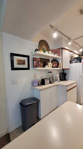 Building Photo - 1100 E Amado Rd