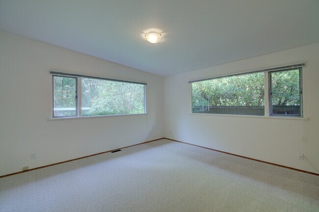 Building Photo - 8241 45th Ave NE