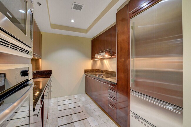 Building Photo - Sky 607-Stunning 2Bd/2Ba Residence