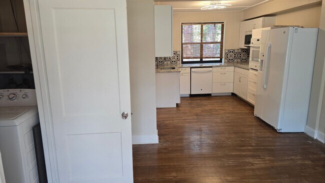 Building Photo - Hampton Hills subdivision. Close to Ft. Jackson and I-77.