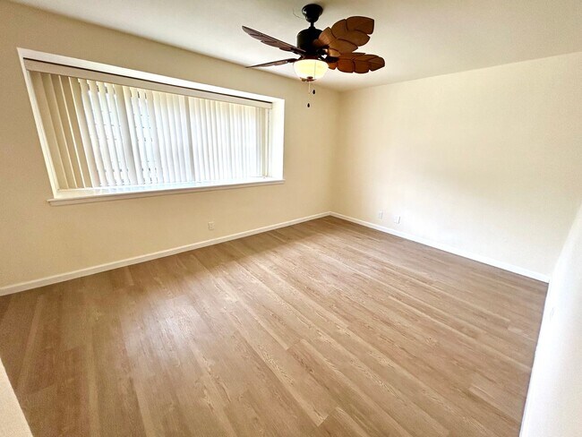 Building Photo - **COMING SOON** Newly Renovated 3 Bedroom ...