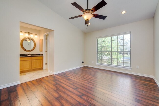 Building Photo - 2 Bedroom/2.5 Bath Bent Oak Subdivision