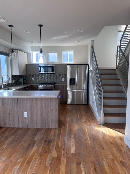 Building Photo - 1925 Hooker St