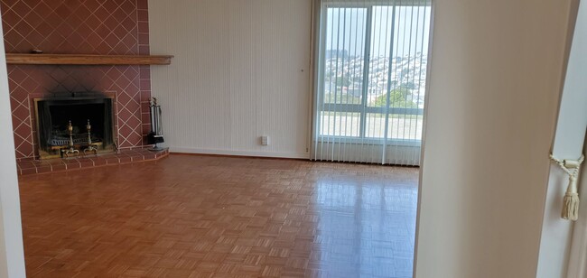 Building Photo - Beautifully Renovated Vintage  2 bedroom 2 bath single-family Home, with Bonus rooms  and Great V...