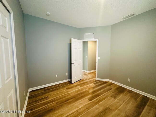 Building Photo - 4070 Pebble Brooke Circle South