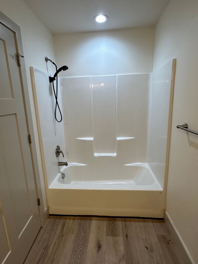 Building Photo - Now LEASING in Summit Pass! Available May 18, 2026!