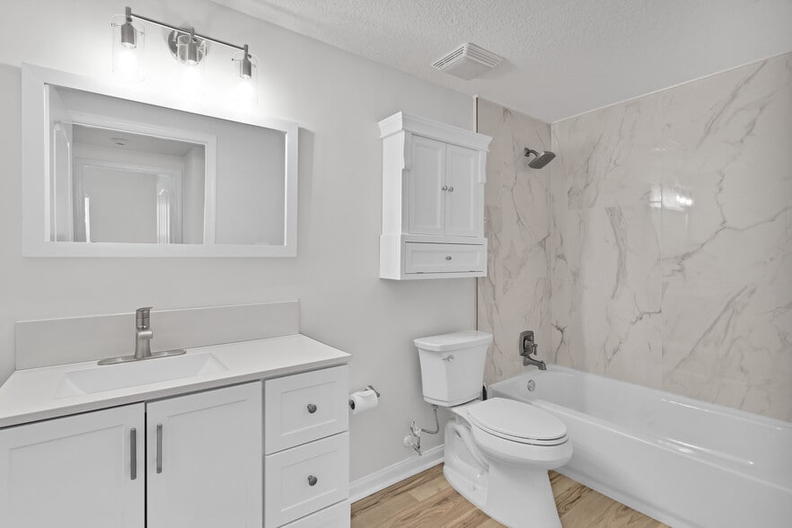 Second Bath - 5095 Fairways Cir